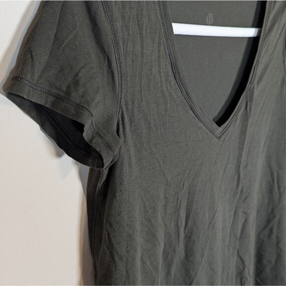 Lululemon Olive Green Split Front Love Tee Top size small - Picture 4 of 7